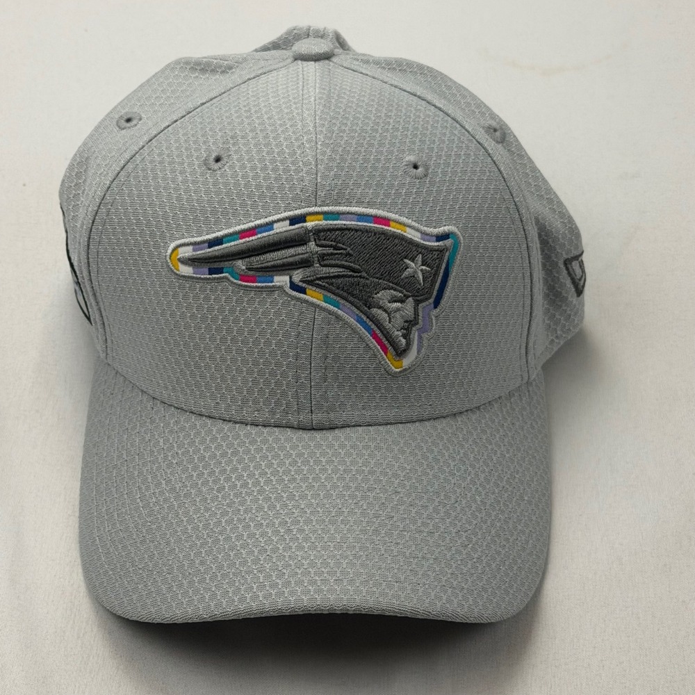 New Era New England Patriots NFL Hat Small-Medium Grey Crucial Catch Cap
